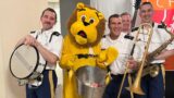 Freundschaftskonzert der U.S. Army Band – Lions Club bewirtete, sein Löwe spaßte