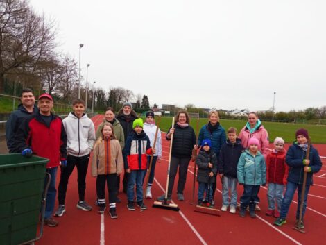 Die Leichtathleten des TV Germania machten Waldstadion für die Sommersaison startklar
