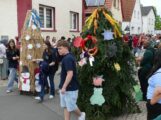 Frühlingsfest-Umzug in St. Ilgen: Brezeln, Musik und viele kleine Füße auf der Straße