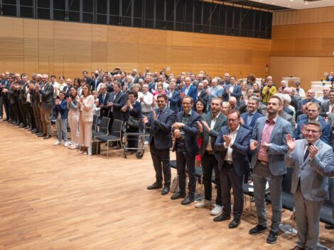 Manuel Just als neuer Landrat verpflichtet: <br>Viel Applaus in der Astoria-Halle