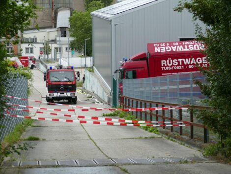 Feuerwehr-Großeinsatz im Forschungslabor von Heidelberg Materials: Diethylether evakuiert