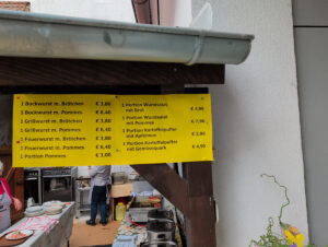 Speisekarte eines Imbissstandes
