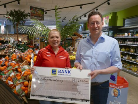 Neue Darts-Abteilung profitiert von Vereinskarten-Aktion bei Edeka Walther