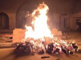Brandstiftung in Kirche: Aramäische Kirchengemeinde dankt Feuerwehr, Polizei und OB