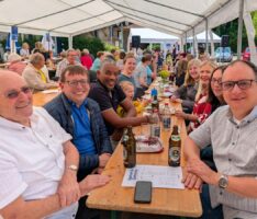 Das Angellocher Unterdorffest ist „ausgewandert“ – Gefeiert wurde auf dem Rathausplatz