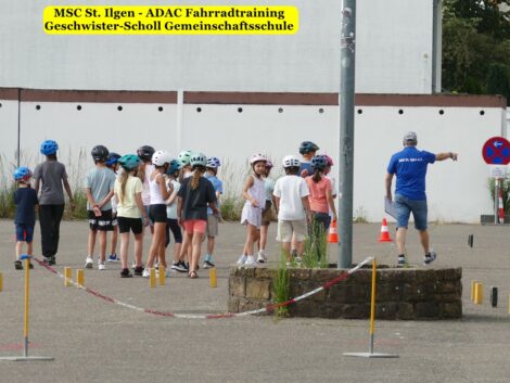 Drittklässler meistern den Fahrradparcours MSC und ADAC fördern Verkehrssicherheit