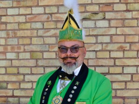 Närrische Punktlandung: Stefan Riemensperger ist 111 Mitglied im Stadtteilverein St. Ilgen