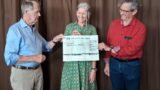Lions Club übergibt 1.000 Euro Spende an die Pestalozzischule Sandhausen