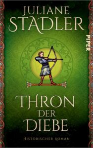 Das Buchcover zeigt ein sattes, ornamentiertes grünes Feld mit zentraler runder Goldfläche, vor der eine stilisierte mittelalterliche Bogenschütze in blauer Tunika steht und nach rechts zielt, auf einem verzierten Balken balancierend. Oben prangt der Autorenname Juliane Stadler in großen hellen Serifbuchstaben, darunter der Titel „Thron der Diebe“ und die Unterzeile „Historischer Roman“. Das Gesamtbild wirkt historisch und abenteuerlich, mit roter Zierbordüre.