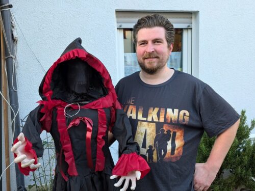 André Grädler mit einer seiner Halloween-Gestalten